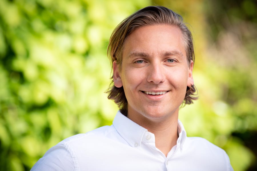 Portret van chiropractor Mickey Oonk