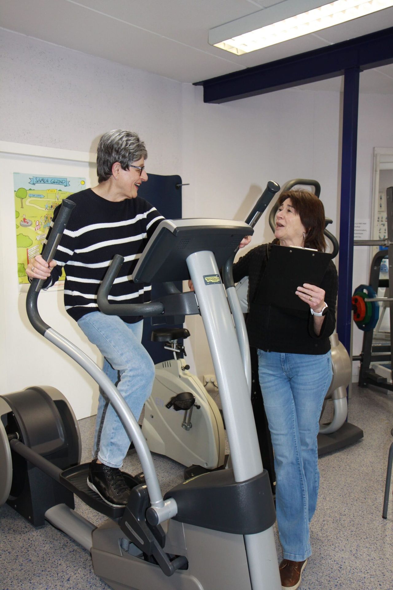 Patiënt traint looptraining op de loopband