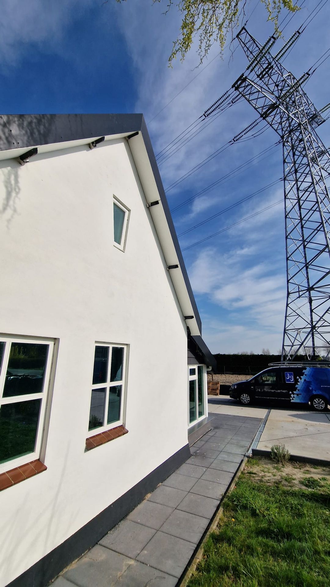 Aanbouw met gevelbekleding en nieuwe kozijnen