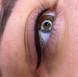 Voor en na resultaat eyeliner behandeling