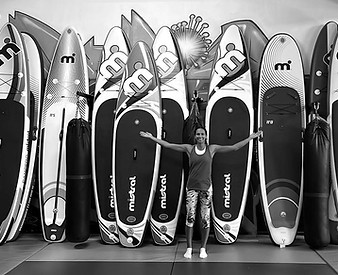 SUP boards van Sportbox Domburg klaar voor gebruik op het water